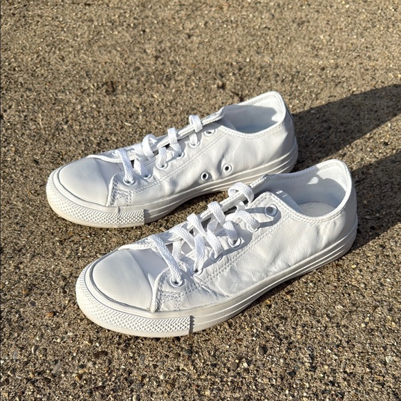 Converse White Low-Top leather Sneakers LIKE NEW - Picture 3 of 9